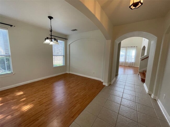 Building Photo - 10401 Yellowstone Dr