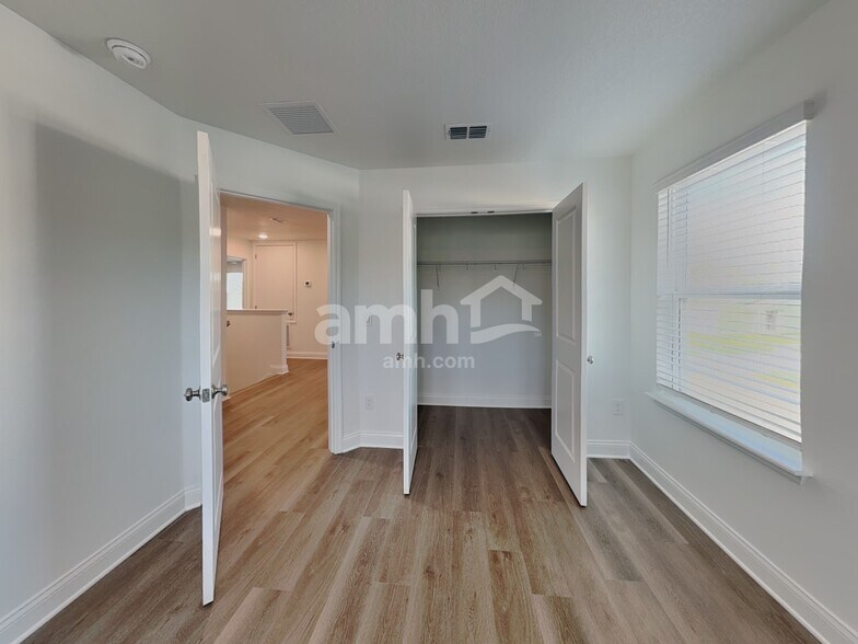 Building Photo - 2610 Feather Crst Dr