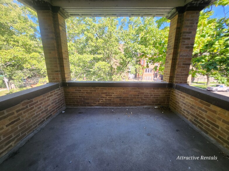 Building Photo - 6800 S Harper Ave