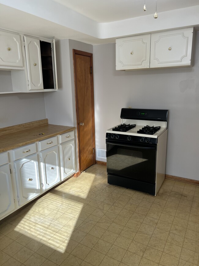 Building Photo - 6125 Ridge Rd.