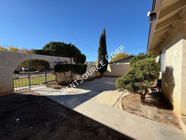 Building Photo - 4827 W Ave L 6