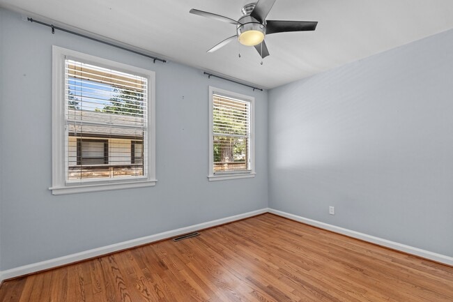 Building Photo - 2115 Bellaire Ave
