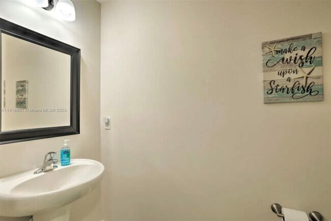 Building Photo - 2415 Atlantic Beach Blvd