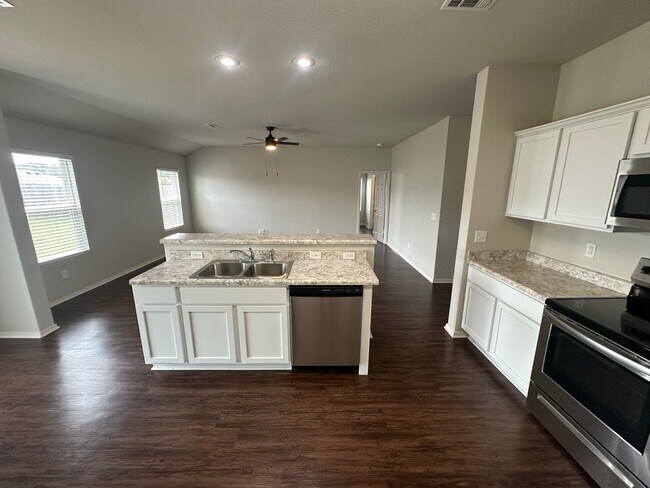 Building Photo - 20 Summer Breeze Rd