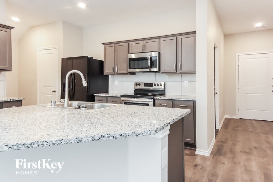 Building Photo - 807 Community Way