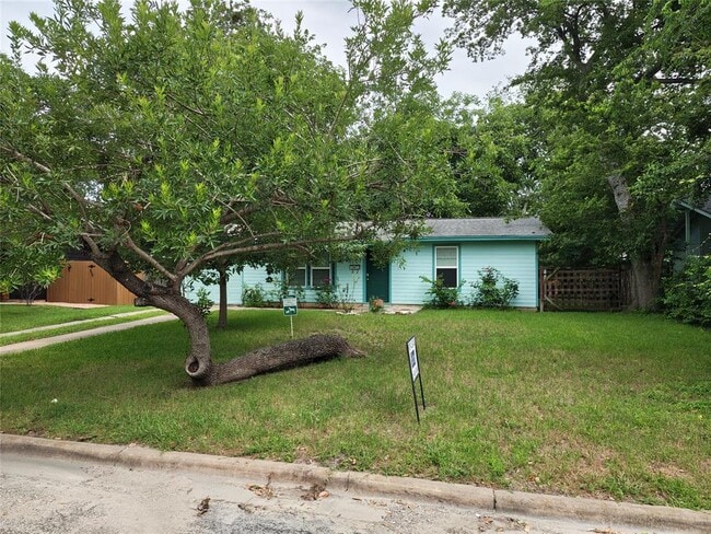 Building Photo - 3207 Locke Ln