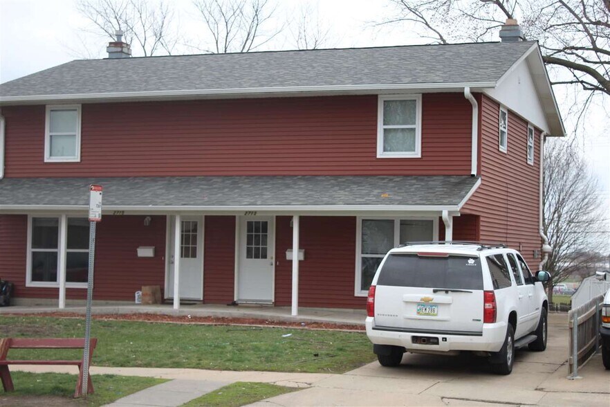 Building Photo - 2713 Wayne Ave