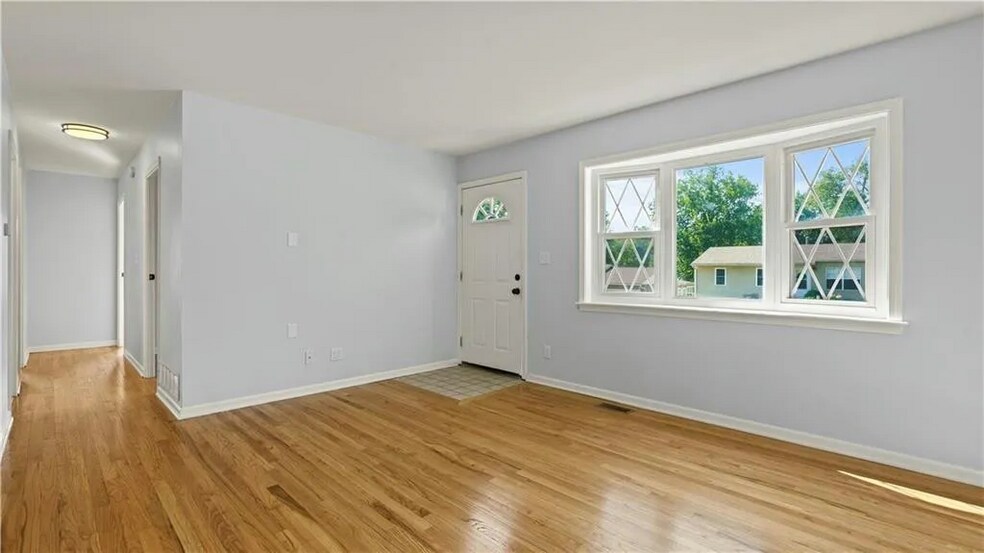 Building Photo - 16400 E 17th St S