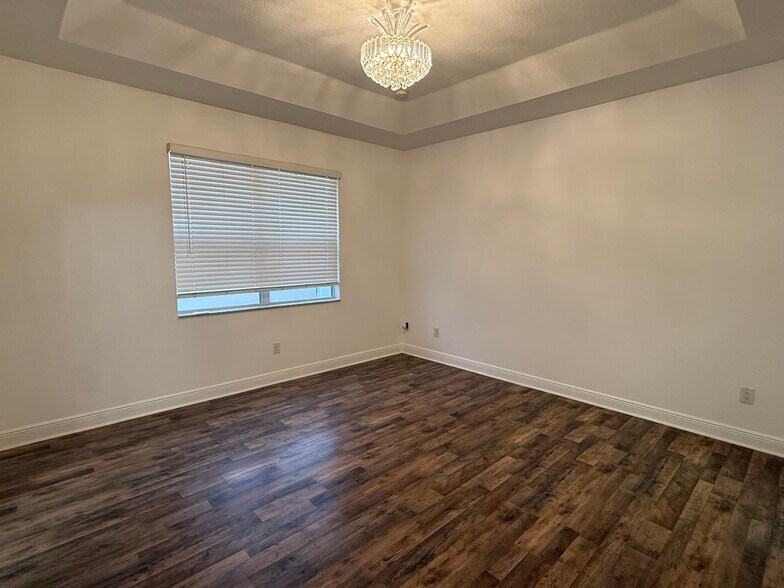 Building Photo - 502 First Cape Coral Dr