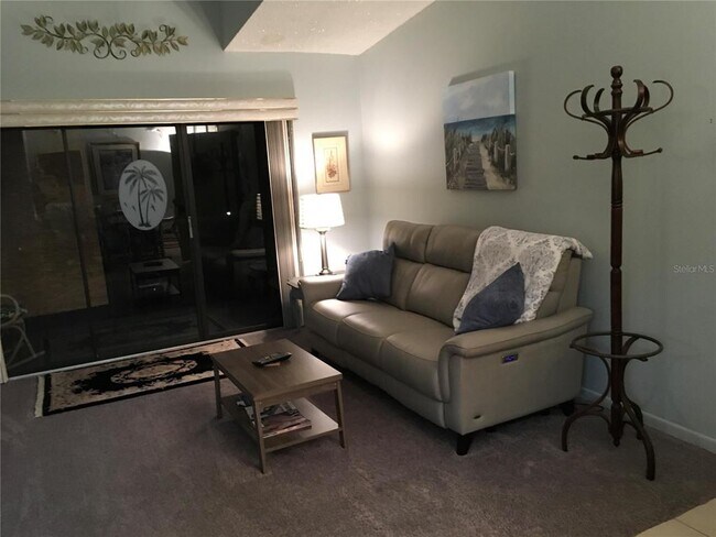 Building Photo - 2655 Pine Ridge Way N