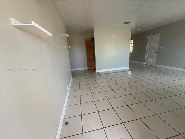 Building Photo - 2 bedroom in Hollywood FL 33023