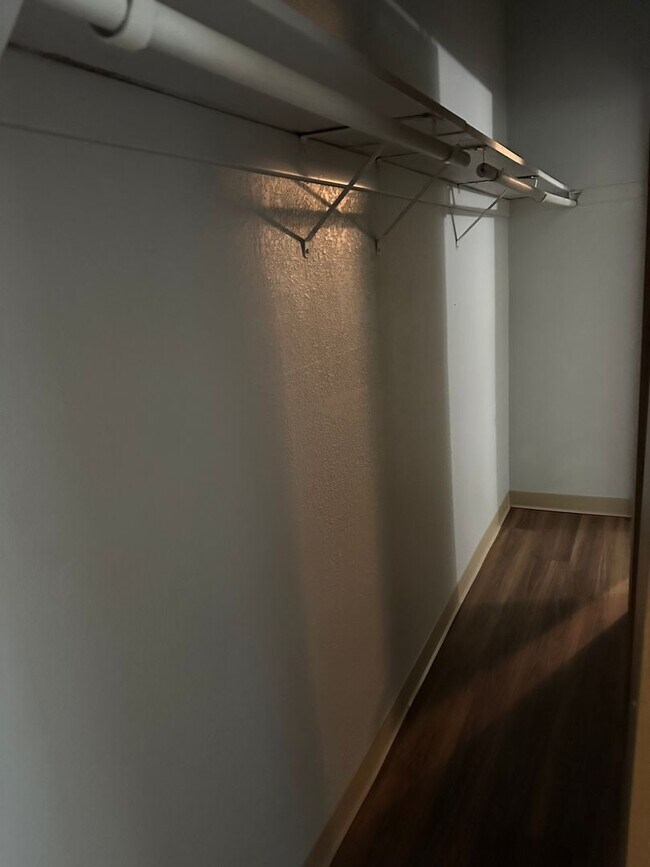 Building Photo - 1 bedroom 1 Bathroom Lower of Level Duplex...