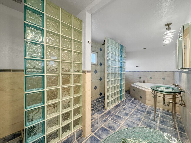 Building Photo - Spanish-style home in Ridgemark