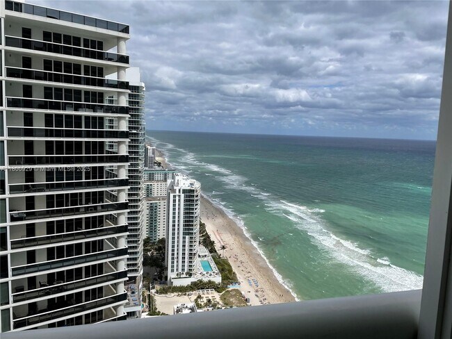 Building Photo - 1830 S Ocean Dr
