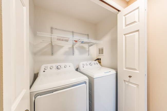 Building Photo - 695 River Park Village Blvd