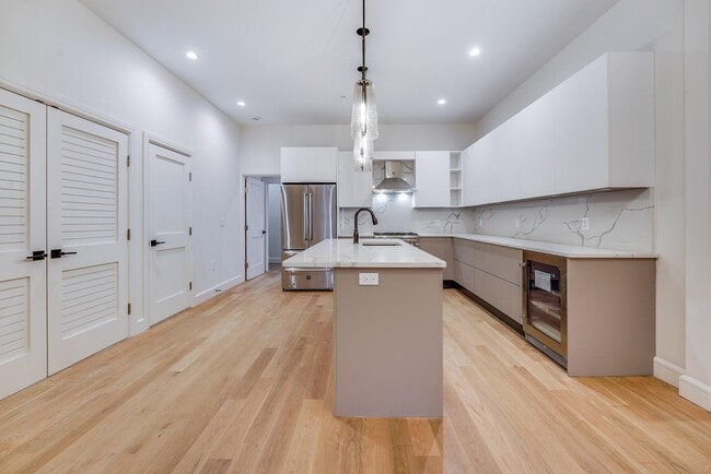 Building Photo - 1021 Washington St