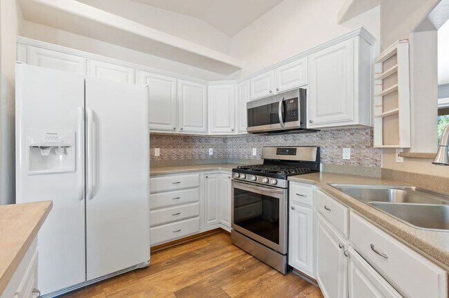 Building Photo - Charming 3 Bedroom + Bonus Room in Eagle R...