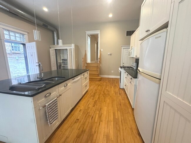Building Photo - 4207 N Elston Ave