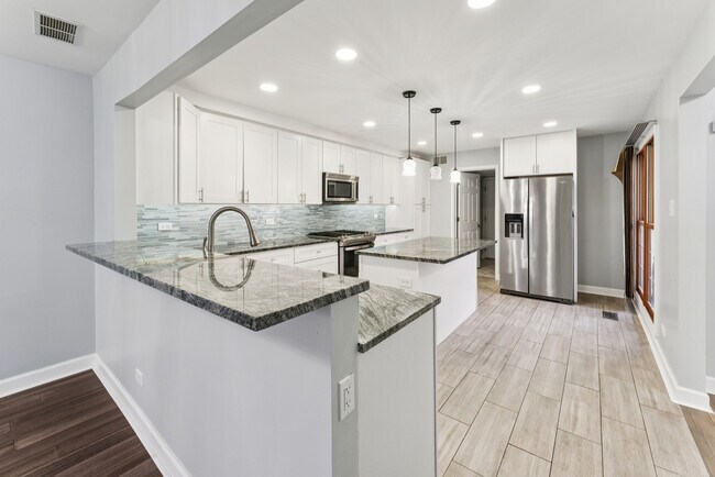 Building Photo - 310 Spring Creek Cir