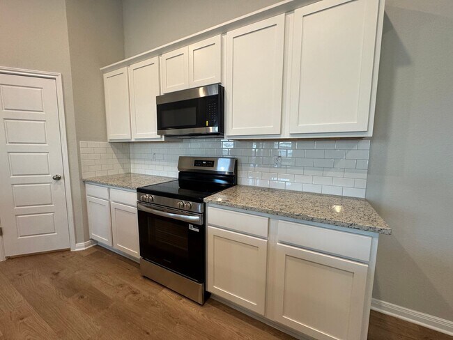 Building Photo - Stunning 4x3 Luxury Duplex in Buda, TX!