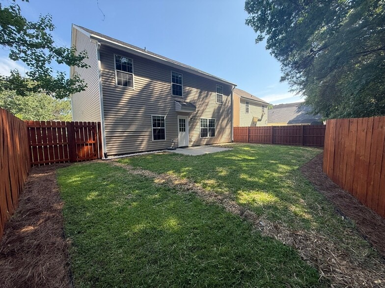 Building Photo - 1016 Deerberry Rd