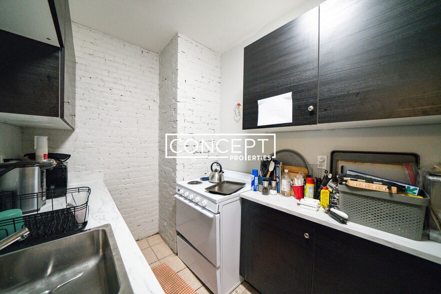 Building Photo - 52 Fenway