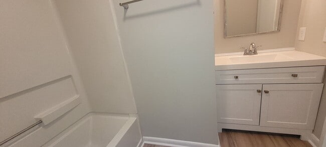 Building Photo - Clean 3 bedrooms, 2 baths, single garage w/remote control, and fenced yard!!