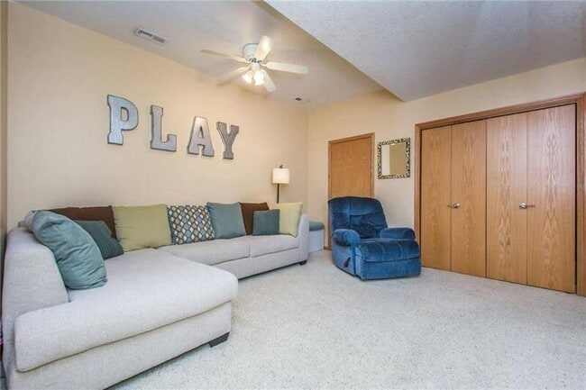 Building Photo - 523 E 4th St