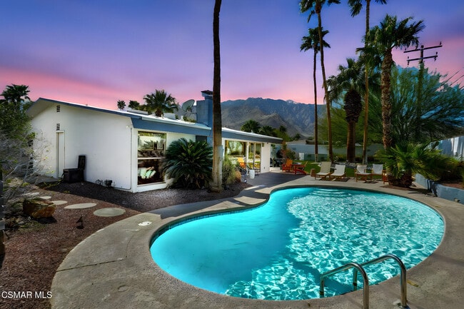 Primary Photo - 1102 E Adobe Way