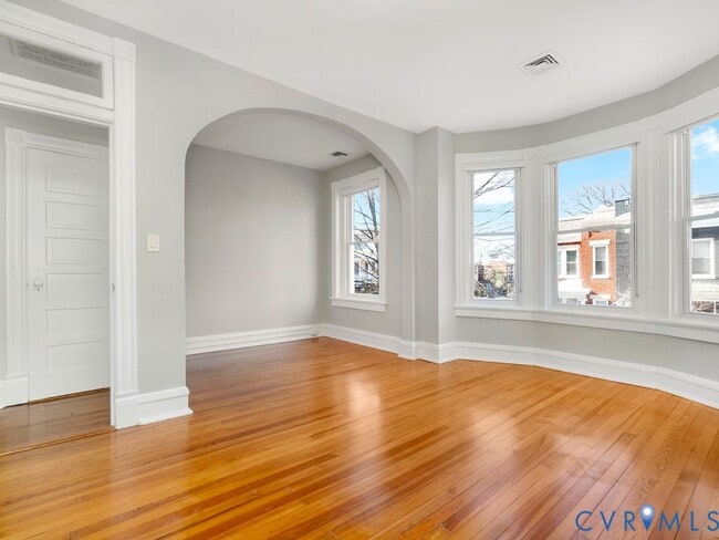 Building Photo - 117 N Vine St