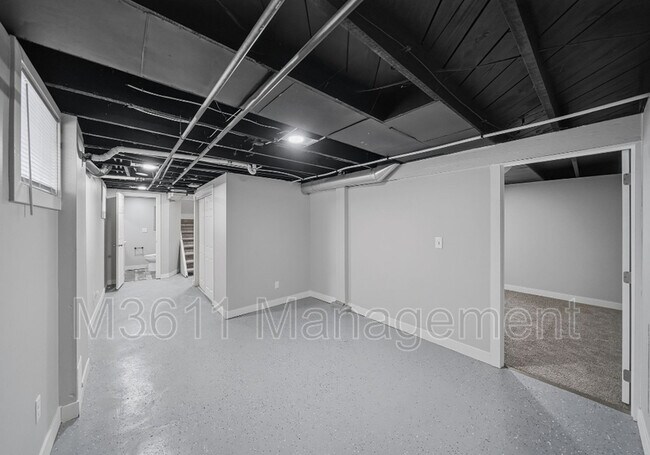 Building Photo - 6928 Ballard Ave