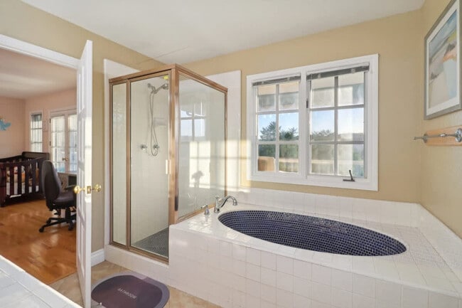 Building Photo - 2908 Lakemont Dr