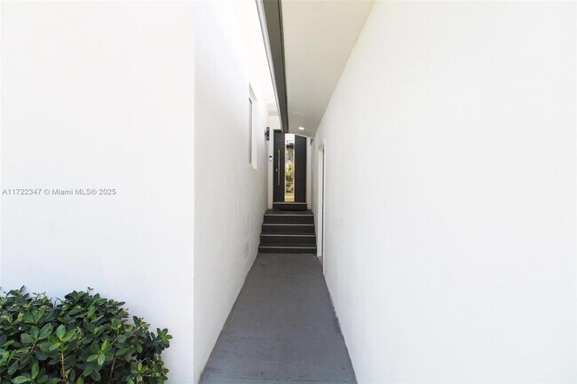 Building Photo - 360 NE 116th St