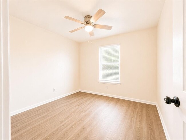 Building Photo - 501 Amaryllis Ave