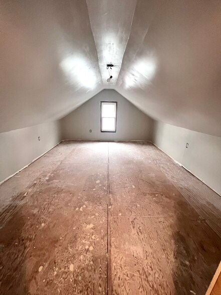 Building Photo - 741 Banghart St