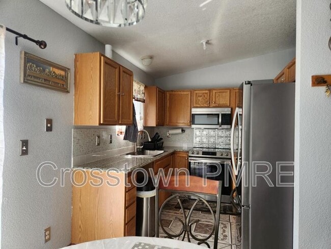 Building Photo - 1124 E 25th St