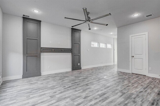 Building Photo - 4677 Bellfort Ave