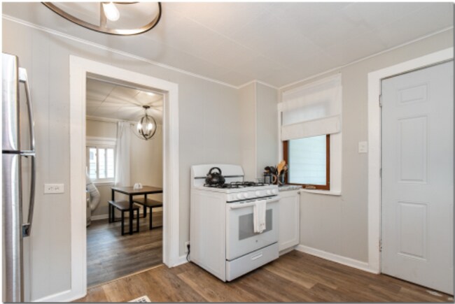 Building Photo - 3833 W 133rd St