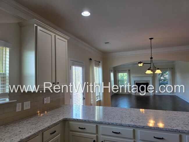 Building Photo - ABSOLUTELY BEAUTIFUL 5 BEDROOM/ 4.5 BATH HOME YOU DONT WANT TO MISS.