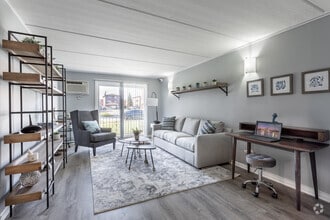 Interior Photo - Oak Lawn Blu