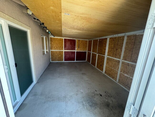 Building Photo - Charming 3-bedroom home located in the picturesque town of Pahrump!