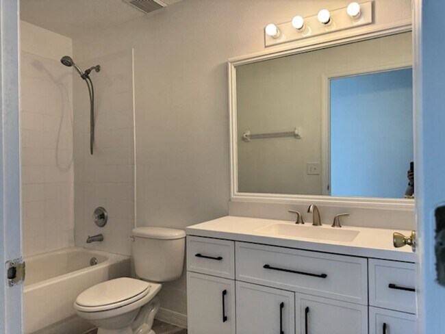 Building Photo - Home for rent