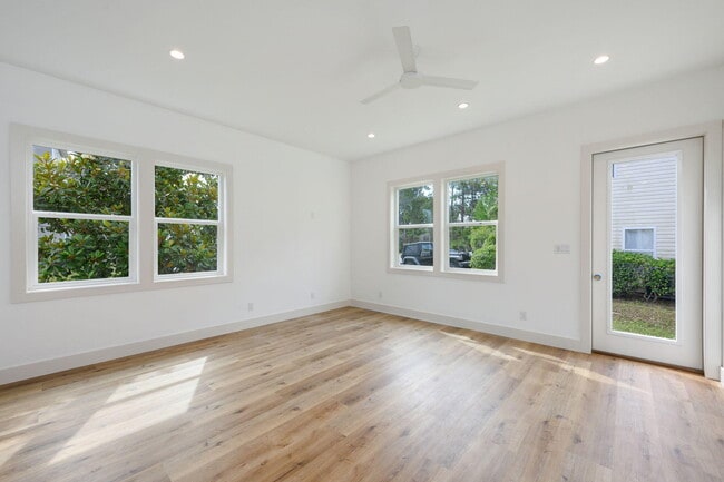 Building Photo - 114 Enchanted Way