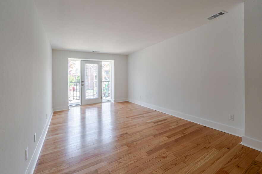 Building Photo - 5630 Pershing Ave