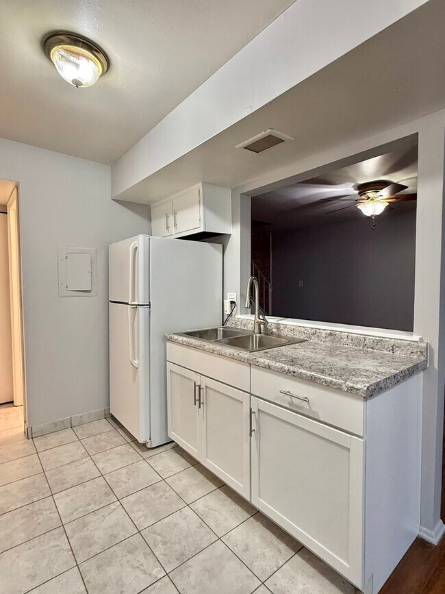 Building Photo - 329 David Ct