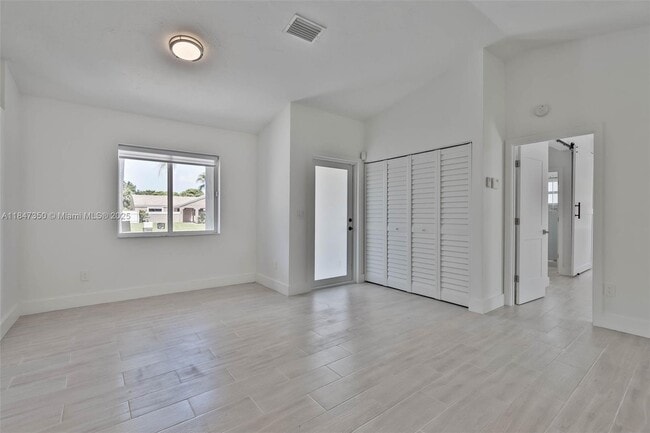 Building Photo - 15250 SW 154th Ave