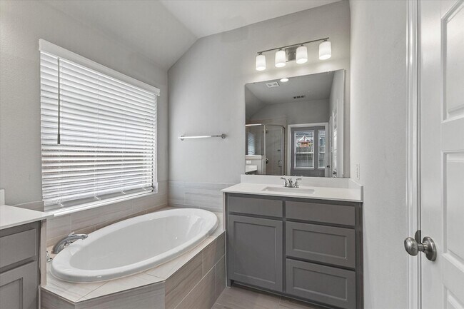 Building Photo - 2412 Bathwick Ln
