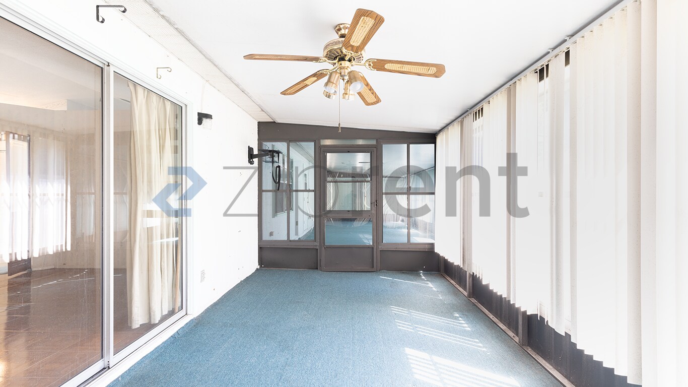 Building Photo - Unit