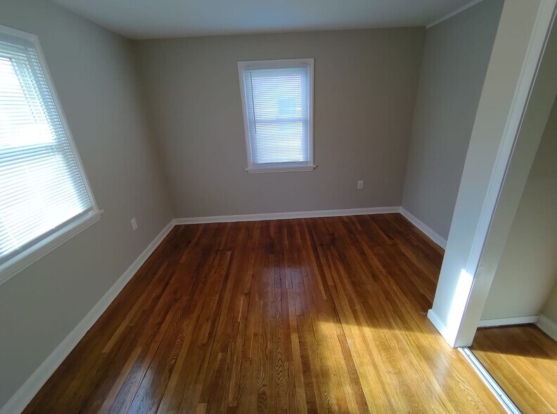 Building Photo - 134 W Side Dr