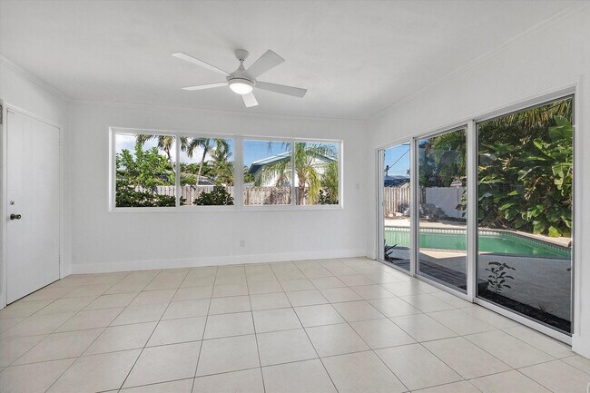 Building Photo - 1353 SE 7th Ct